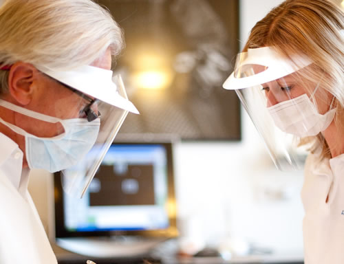 Zahnersatz aus den eigenen zahntechnischen Labor - Zahnmedizin an der Musikhalle